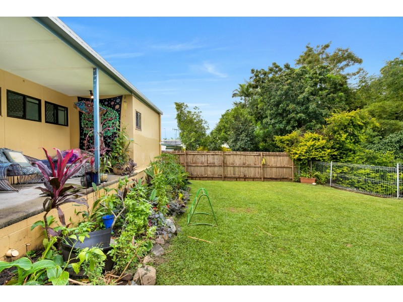 37 Hadrian Avenue, Mooroobool QLD 4870