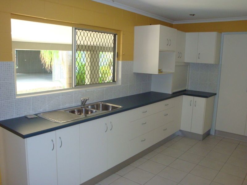 94 Enmore Street, Manoora QLD 4870