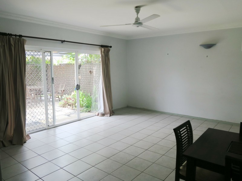 9/389-397 McCoombe Street, Mooroobool QLD 4870