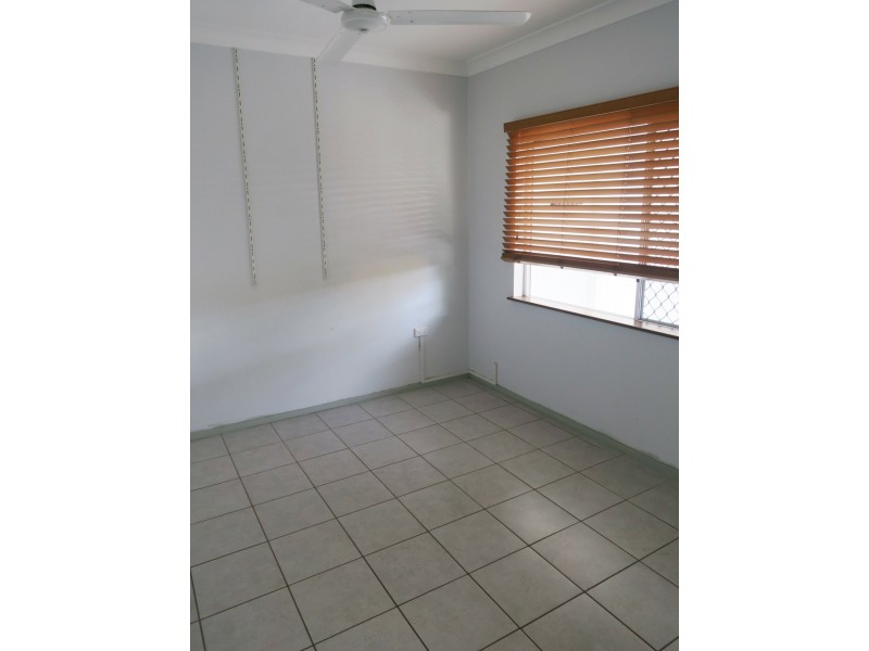 9/389-397 McCoombe Street, Mooroobool QLD 4870