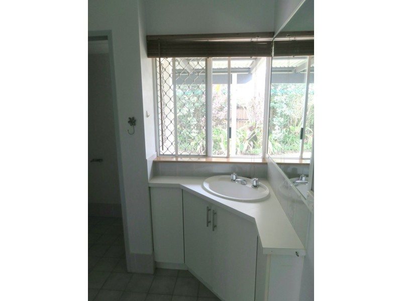 9/389-397 McCoombe Street, Mooroobool QLD 4870