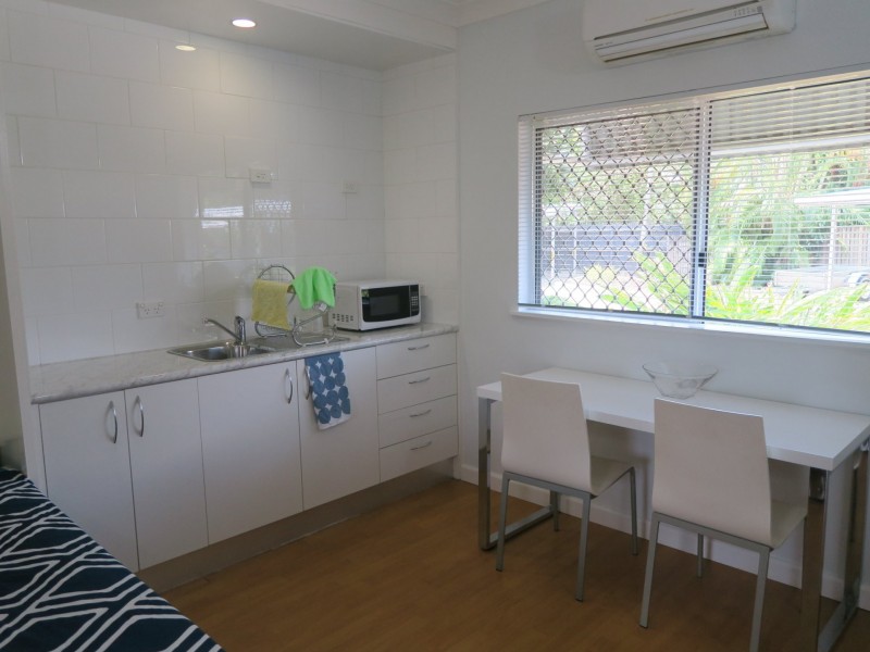 2/6 Chester Court, Manunda QLD 4870