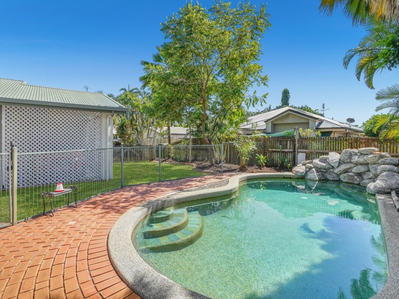 4 Sugar Glider Close, Kamerunga QLD 4870