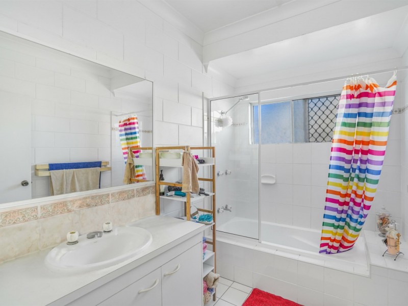 4 Sugar Glider Close, Kamerunga QLD 4870