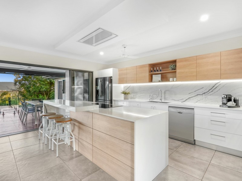 2E Trundle Terrace, Whitfield QLD 4870