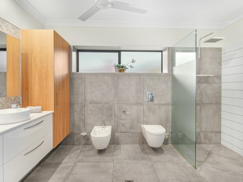 2E Trundle Terrace, Whitfield QLD 4870