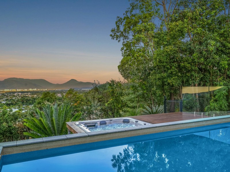 2E Trundle Terrace, Whitfield QLD 4870