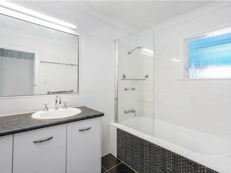 24 Purbeck Place, Edge Hill QLD 4870