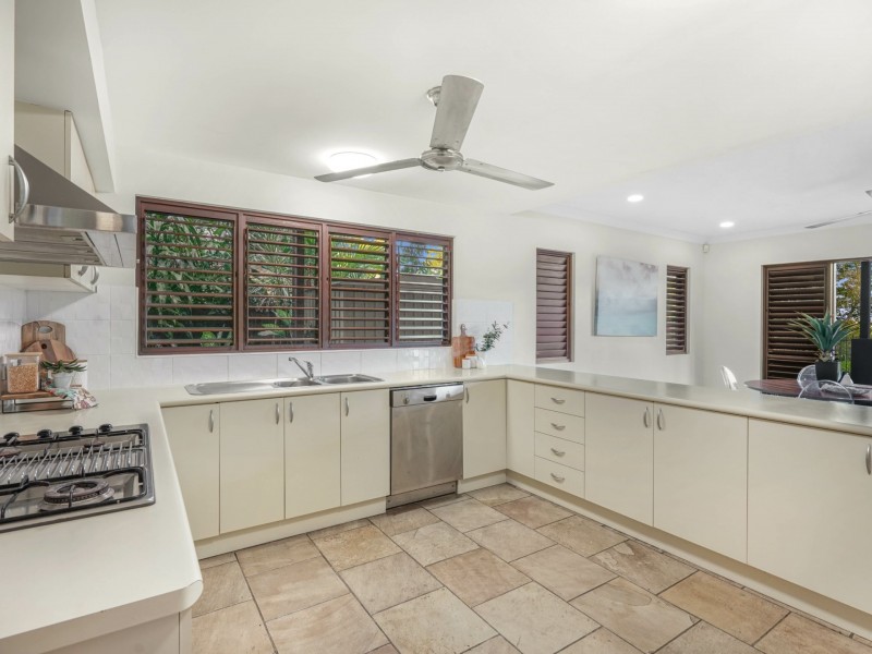 1 Queenley Close, Edge Hill QLD 4870