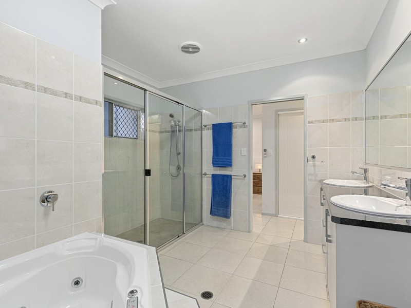 6 Wrasse Close, Kanimbla QLD 4870