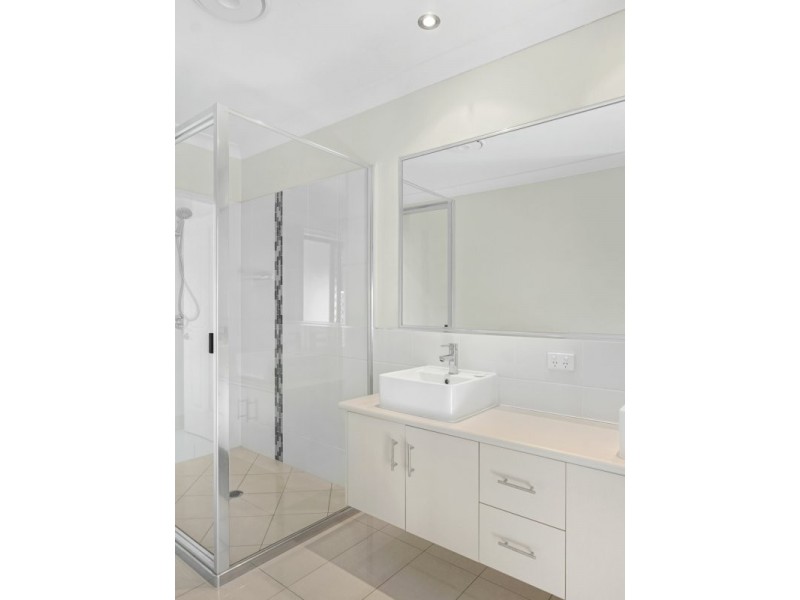 2B Keirle Avenue, Whitfield QLD 4870