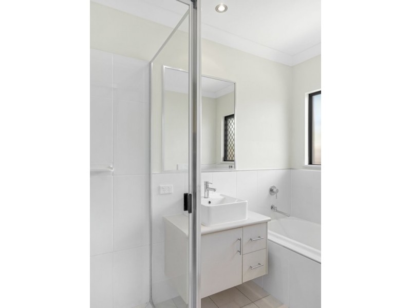 2B Keirle Avenue, Whitfield QLD 4870