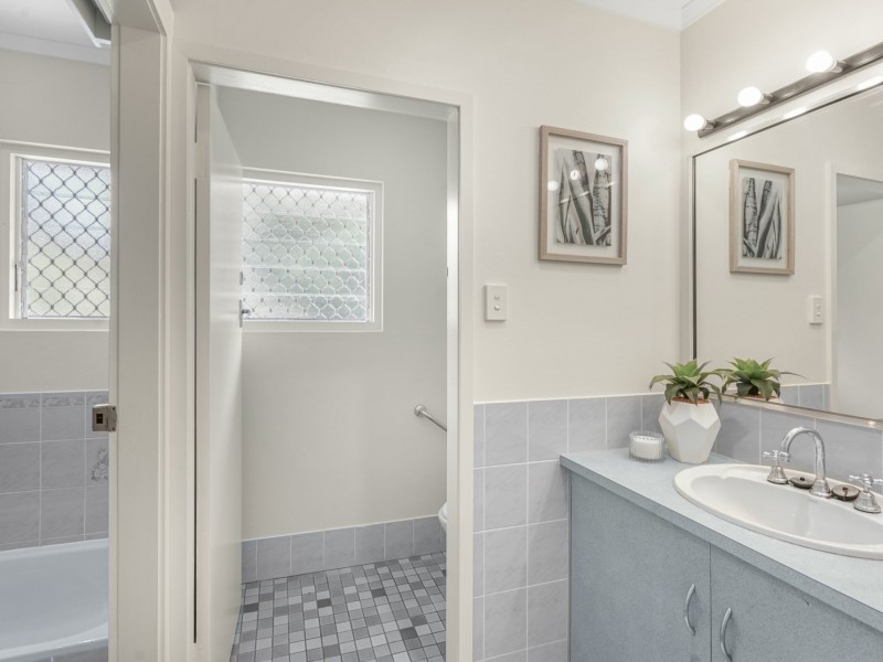 1 Byrnes Close, Whitfield QLD 4870