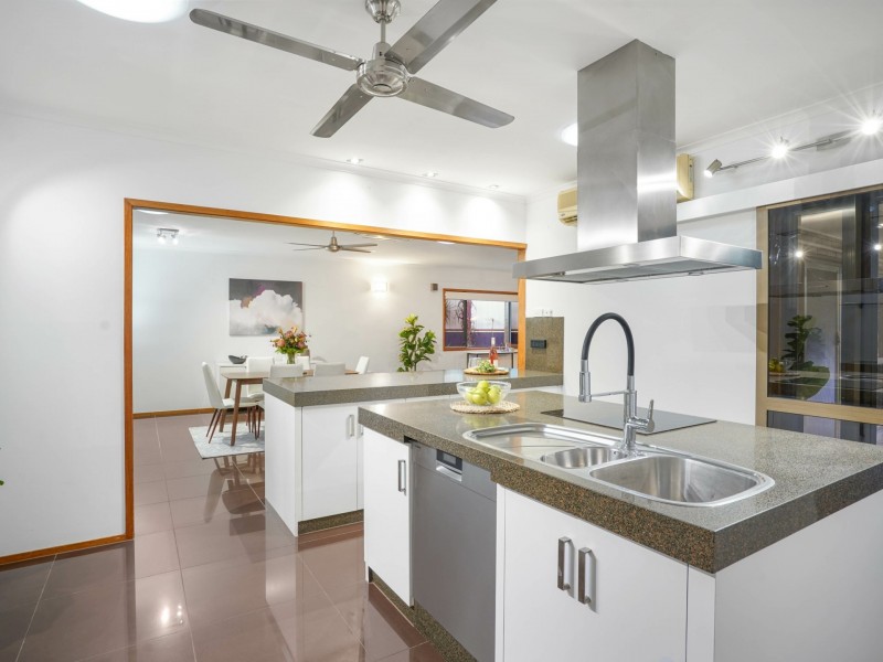 10 Caesar Close, Mooroobool QLD 4870