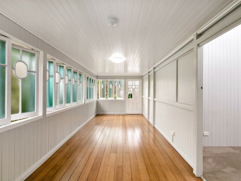 237 Lyons Street, Westcourt QLD 4870