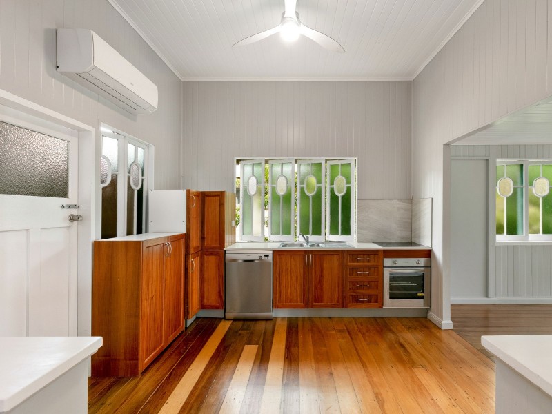 237 Lyons Street, Westcourt QLD 4870