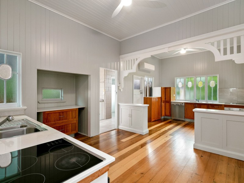 237 Lyons Street, Westcourt QLD 4870