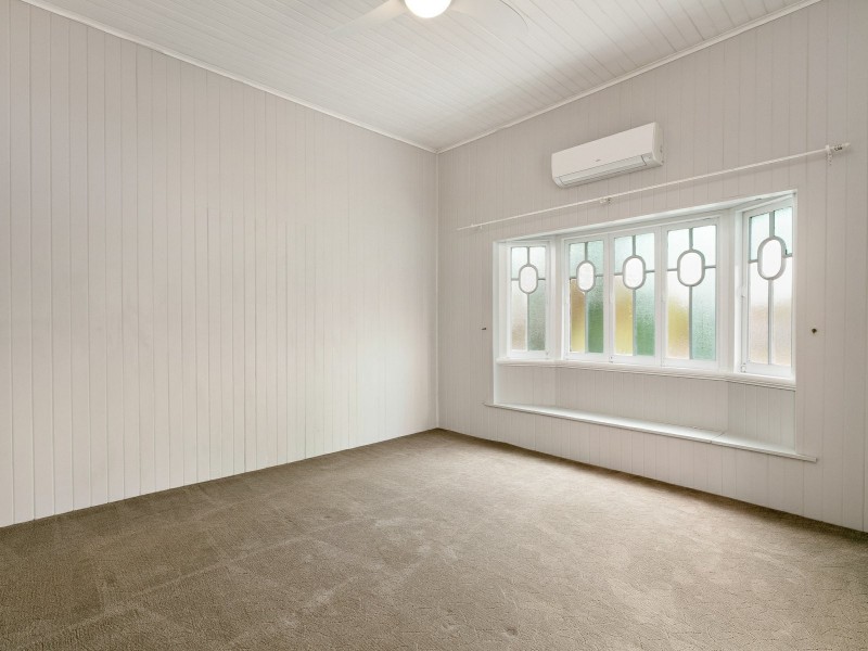 237 Lyons Street, Westcourt QLD 4870