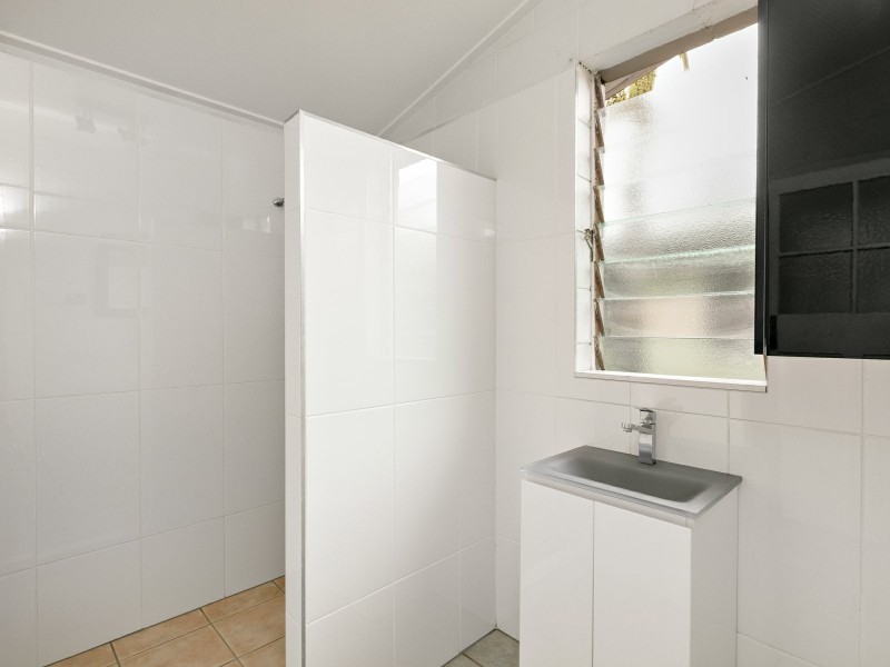 237 Lyons Street, Westcourt QLD 4870