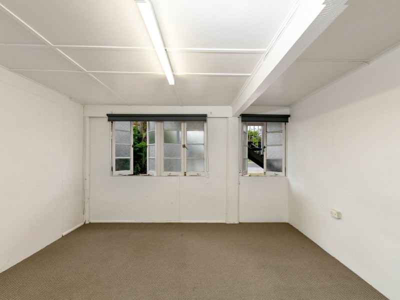 237 Lyons Street, Westcourt QLD 4870