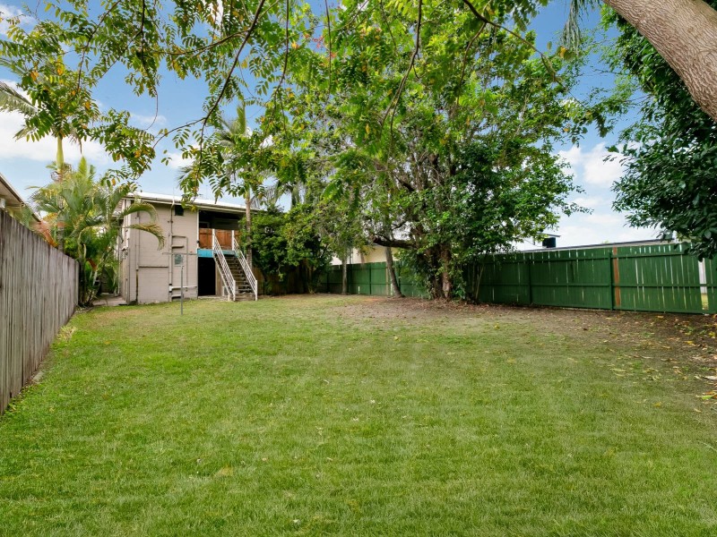237 Lyons Street, Westcourt QLD 4870