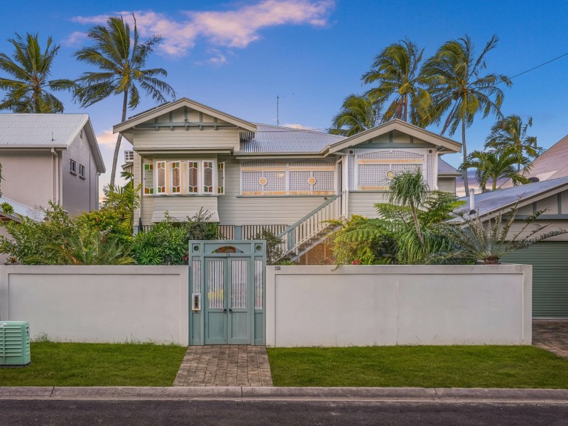 78 Cinderella Street, Machans Beach QLD 4878
