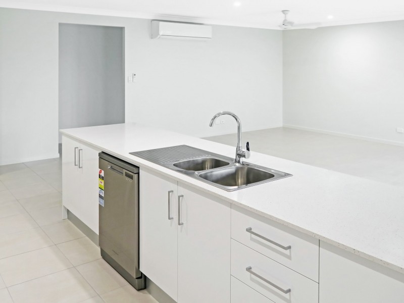 39 Noipo Crescent, Redlynch QLD 4870