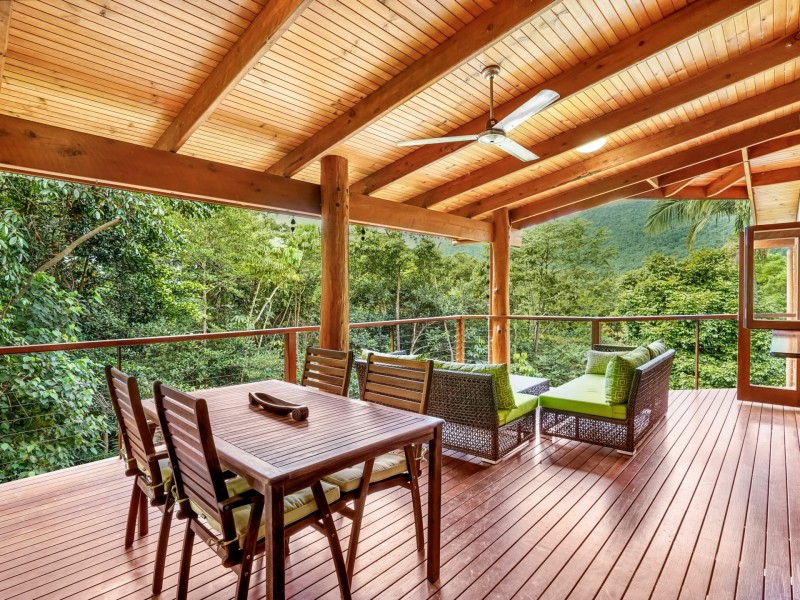 18 Chirio Drive, Redlynch QLD 4870