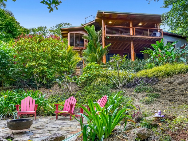 18 Chirio Drive, Redlynch QLD 4870