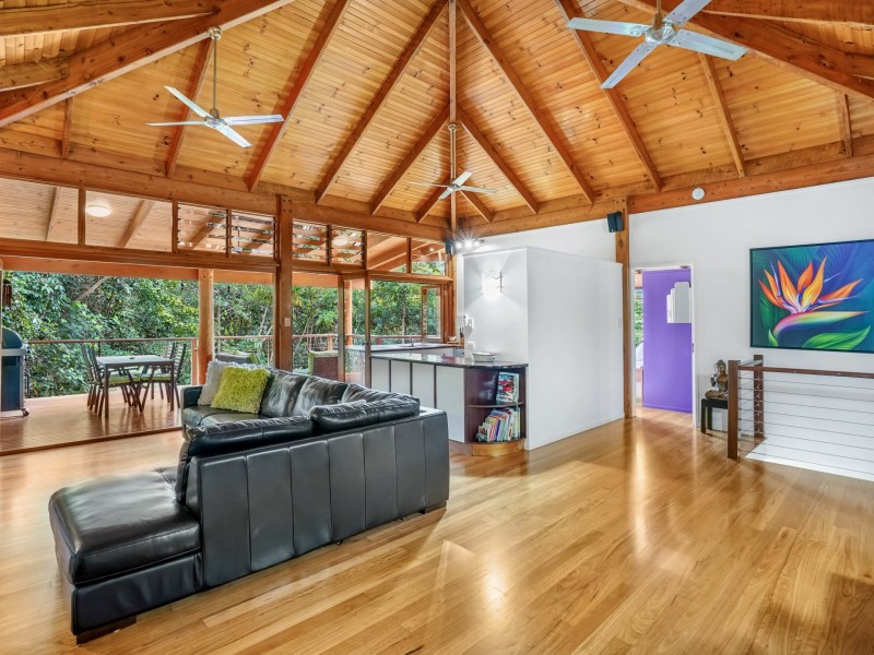 18 Chirio Drive, Redlynch QLD 4870