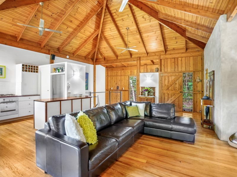 18 Chirio Drive, Redlynch QLD 4870