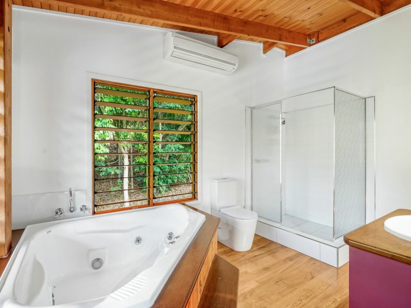 18 Chirio Drive, Redlynch QLD 4870