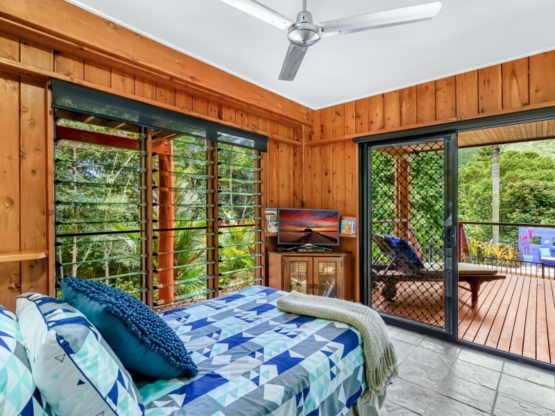 18 Chirio Drive, Redlynch QLD 4870