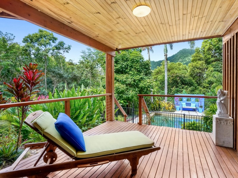 18 Chirio Drive, Redlynch QLD 4870