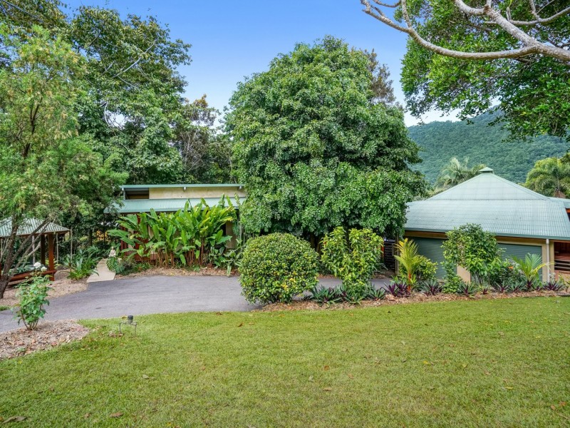 18 Chirio Drive, Redlynch QLD 4870