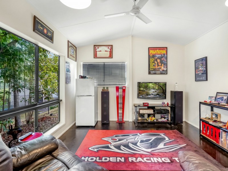 18 Chirio Drive, Redlynch QLD 4870