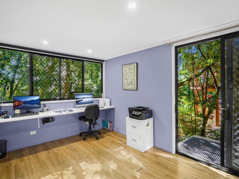 18 Chirio Drive, Redlynch QLD 4870