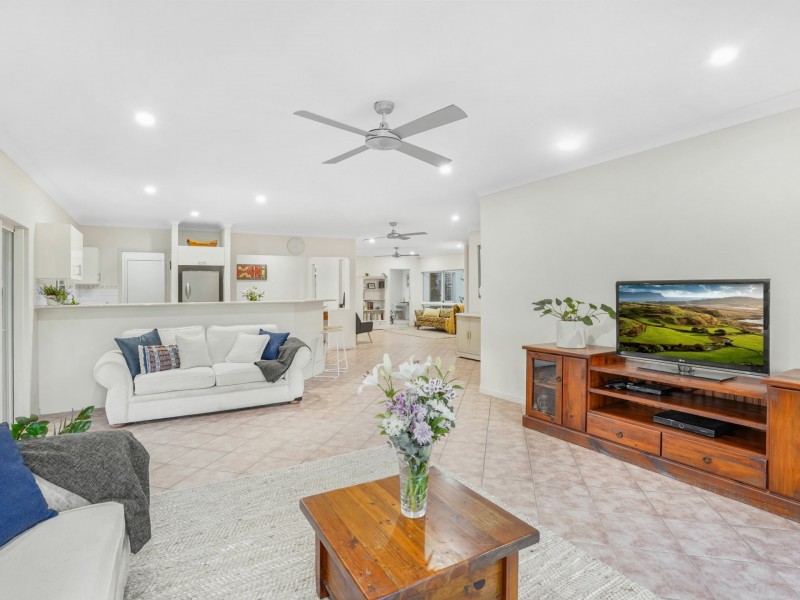 27 West Parkridge Drive, Brinsmead QLD 4870