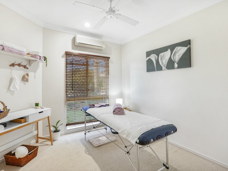 27 West Parkridge Drive, Brinsmead QLD 4870