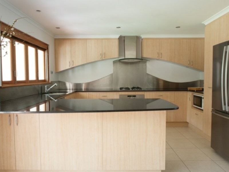 8 Tanganelli Close,, Kanimbla QLD 4870