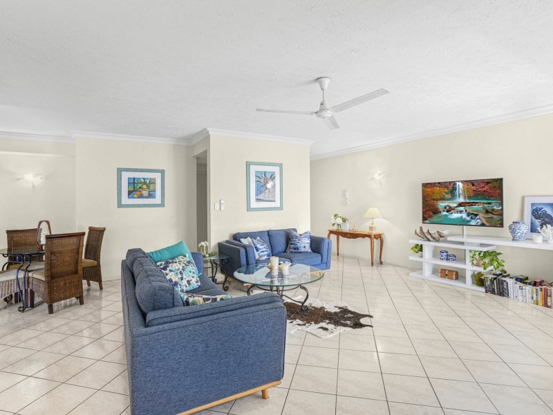 1515/2 Greenslopes Street, Cairns North QLD 4870