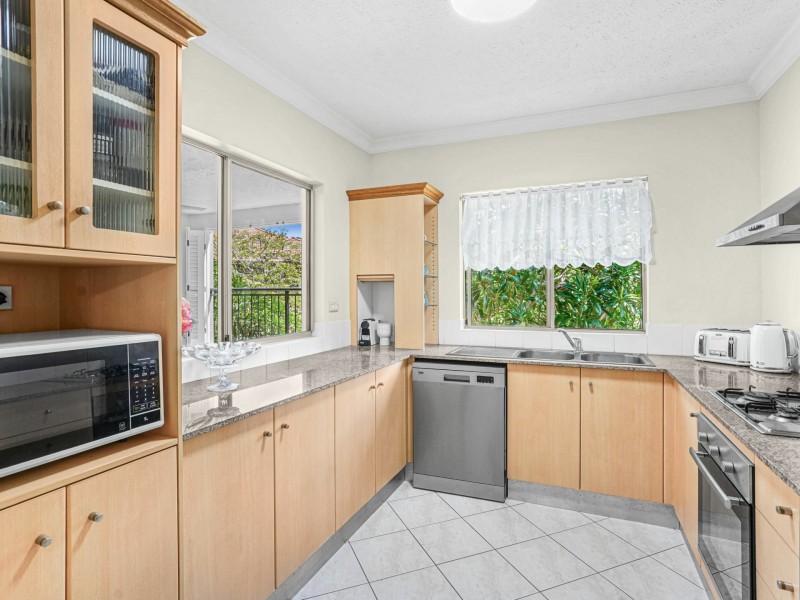 1515/2 Greenslopes Street, Cairns North QLD 4870
