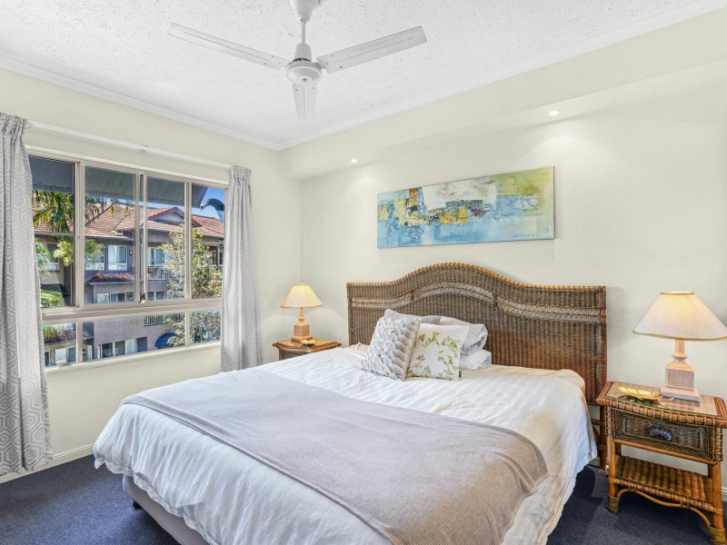 1515/2 Greenslopes Street, Cairns North QLD 4870
