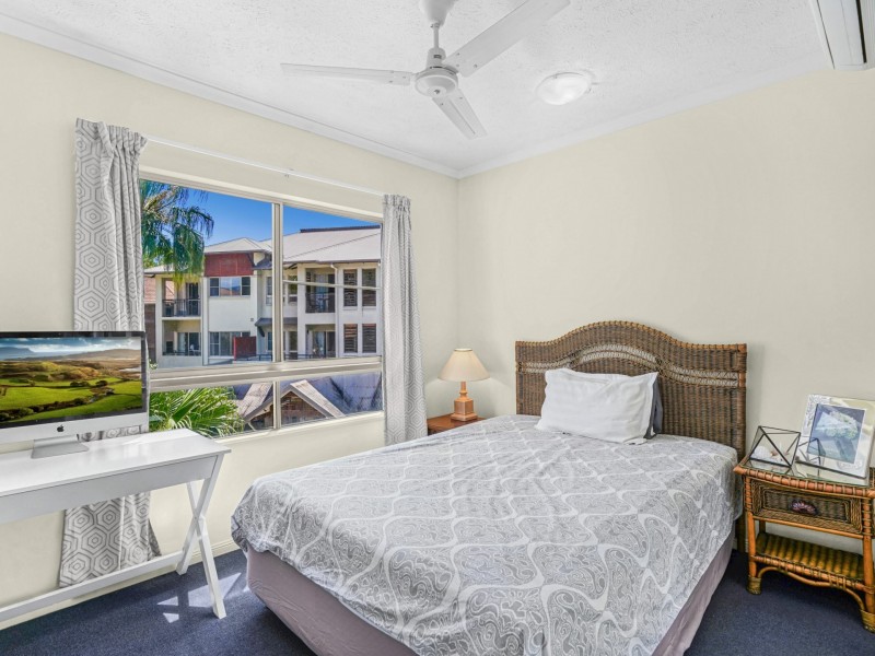 1515/2 Greenslopes Street, Cairns North QLD 4870