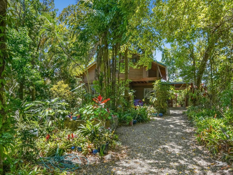 34 David Street, Machans Beach QLD 4878