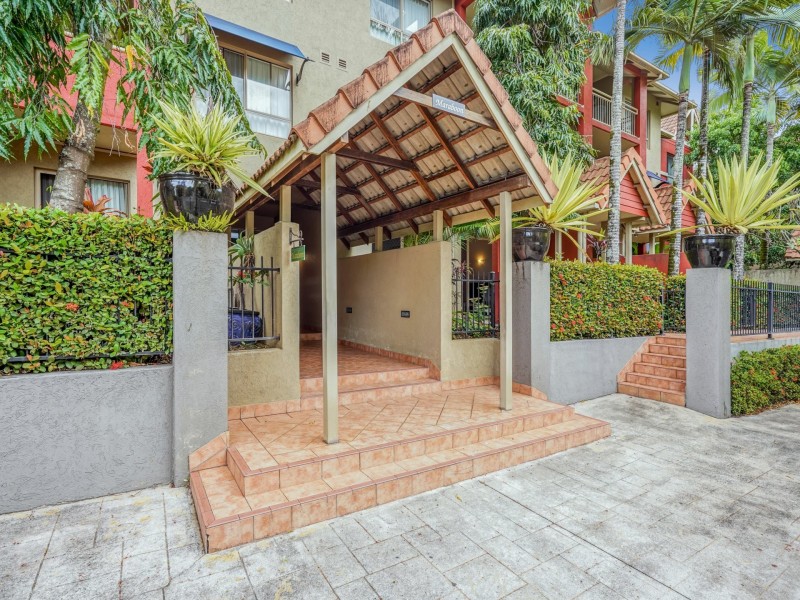 1101/2 Greenslopes Street, Cairns North QLD 4870
