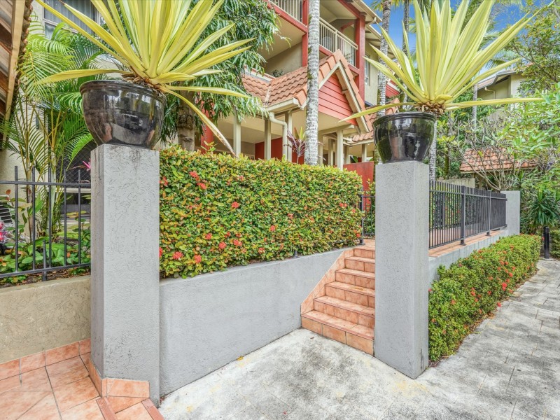 1101/2 Greenslopes Street, Cairns North QLD 4870