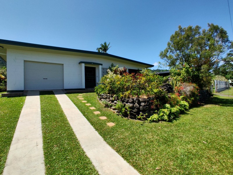 6 Hillview Crescent, Whitfield QLD 4870