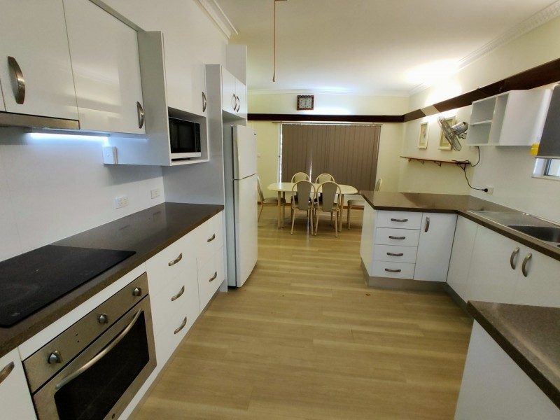 6 Hillview Crescent, Whitfield QLD 4870