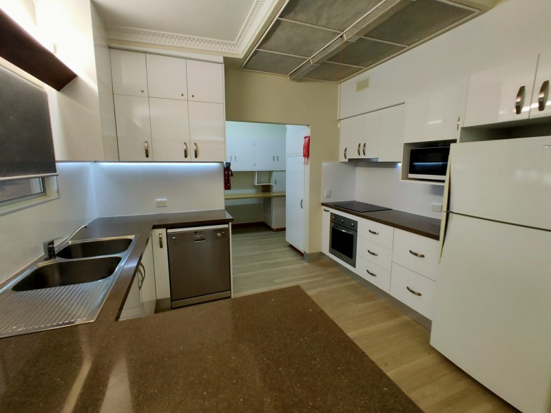 6 Hillview Crescent, Whitfield QLD 4870